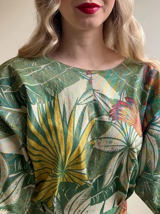 Vintage 1980s Tropical Bird Print Dress With Metallic Threads (L) - Picture 3 of 14